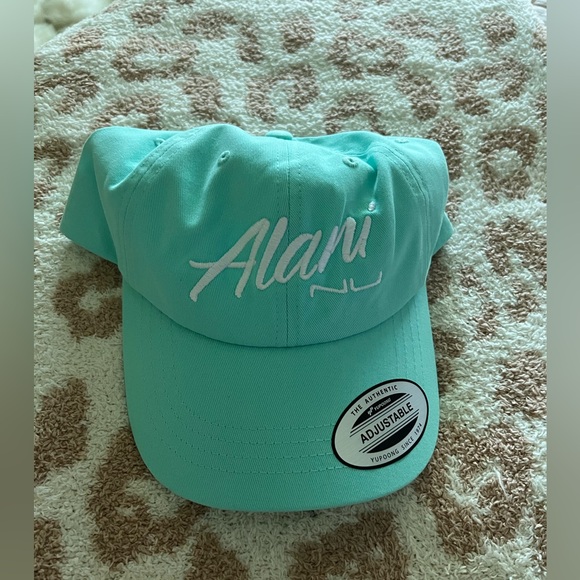 Alani Hat - Picture 1 of 2